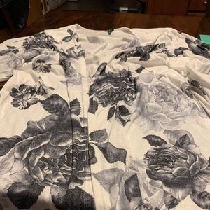 Black and white Kimono type sweater. 2X